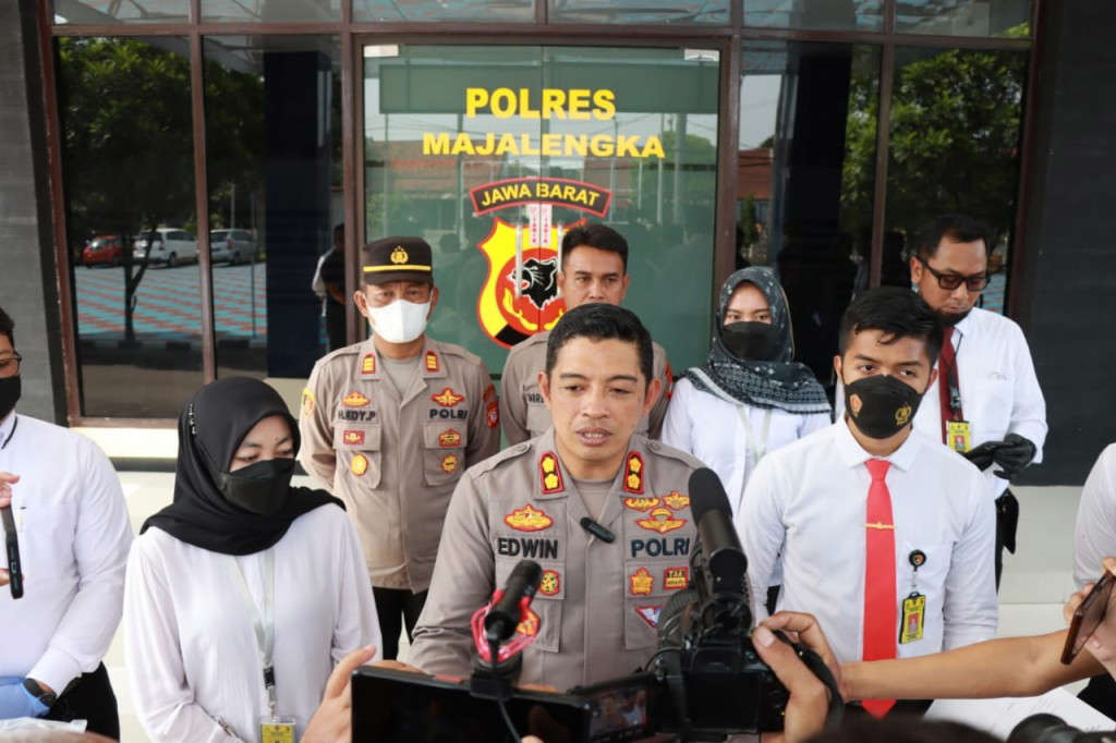 Sadis! Ibu Muda Bunuh Bayinya dengan Cara Dimasukkan ke Tong Sampah yang Diisi Air